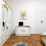 Royal 5* Mansion Near Central Square