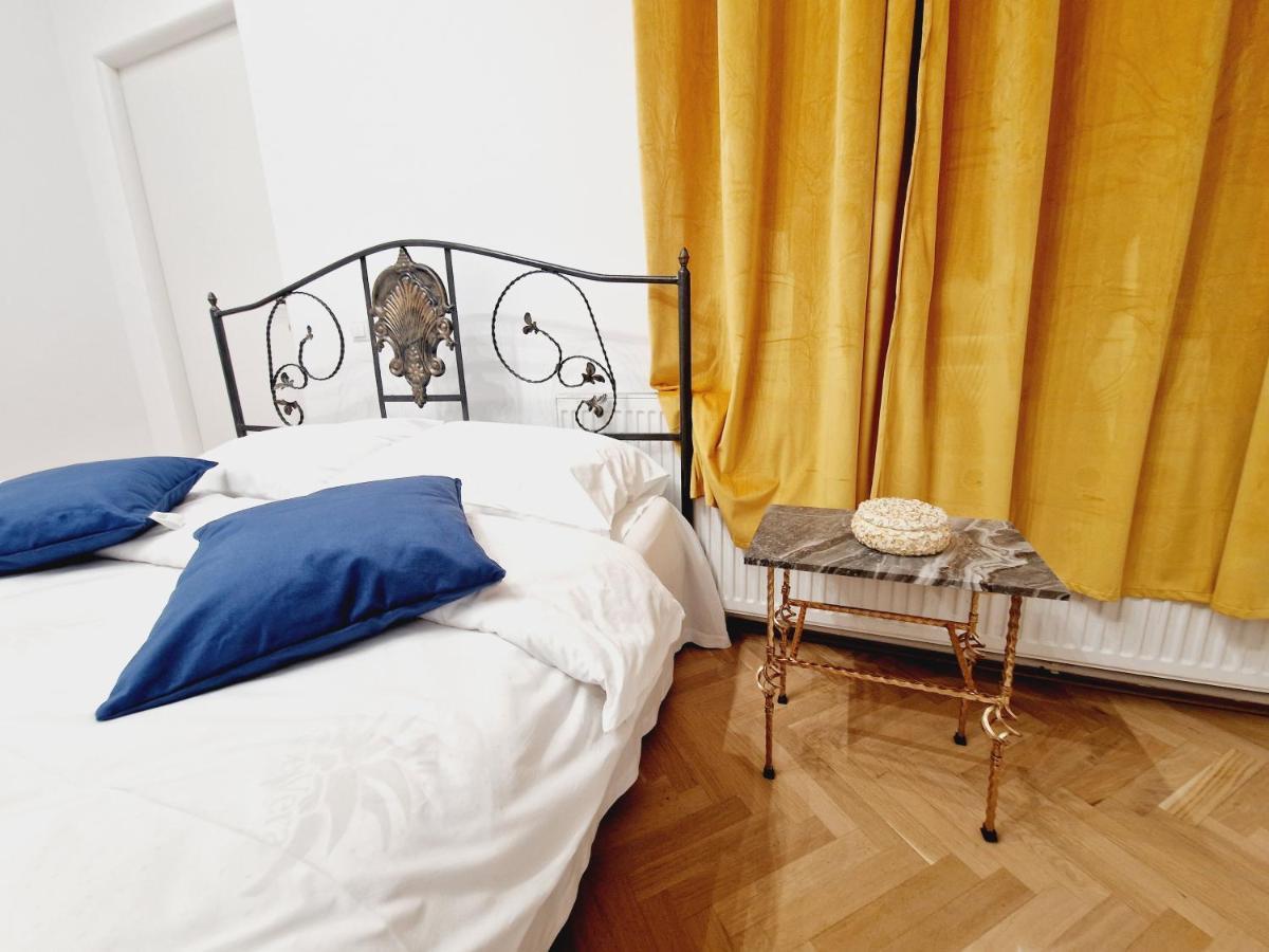 Royal 5* Mansion Near Square * Cluj-Napoca