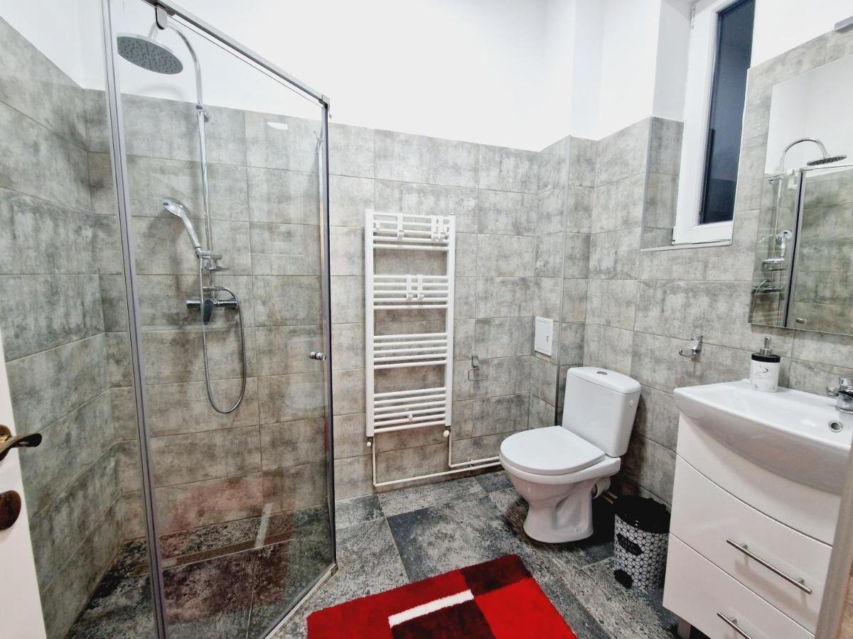 Royal 5* Mansion Near Square *