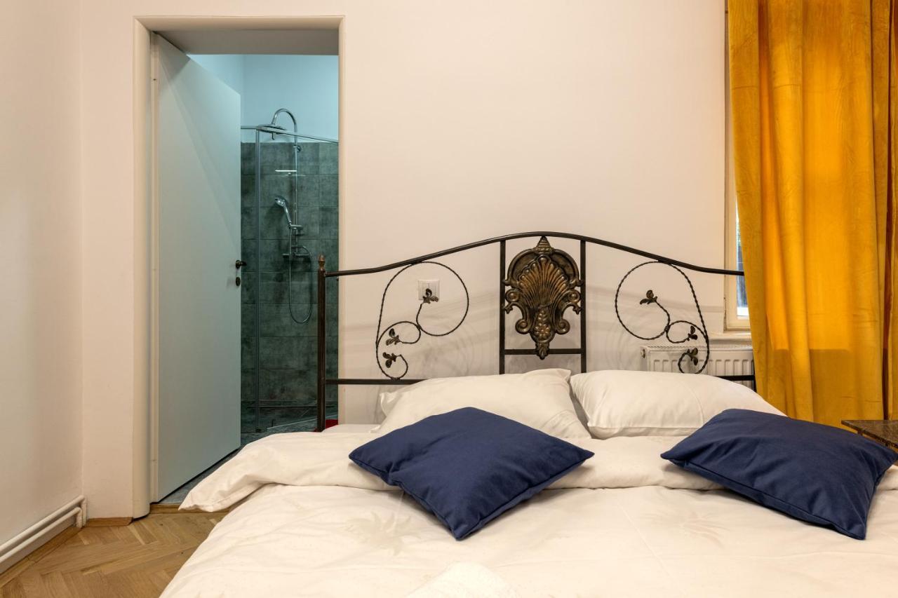 Royal 5* Mansion Near Square